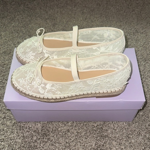 Madden Girl Bone Lace Flats - Picture 2 of 4